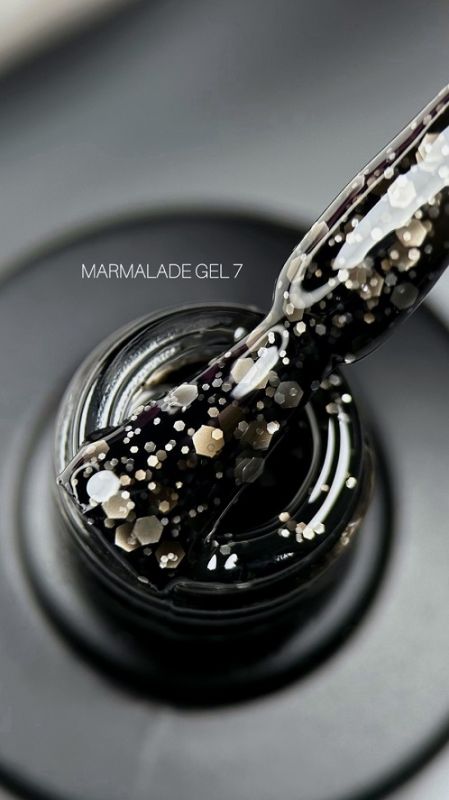 Гель-лак Saga Marmelad №7 з чорними пластівцями 9мл 