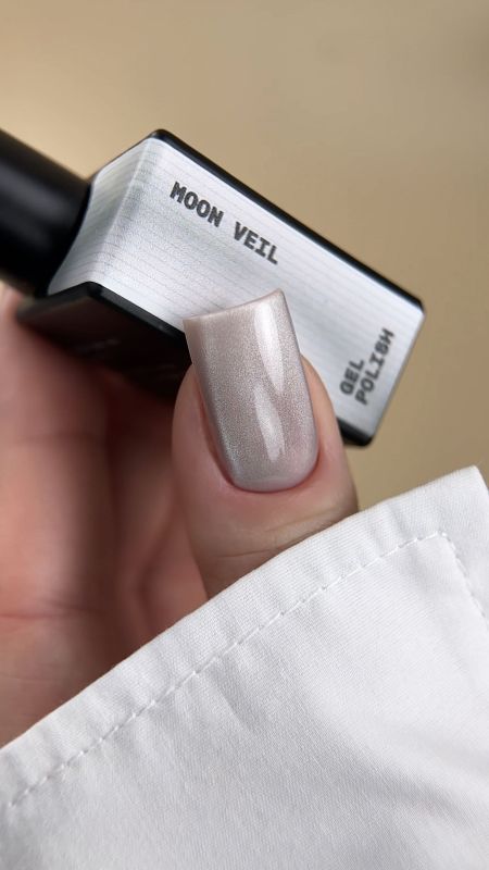 Гель-лак Biblioteka Cat Eye 09 Moon Veil  ніжний сріблясто-білий котяче око, 10мл