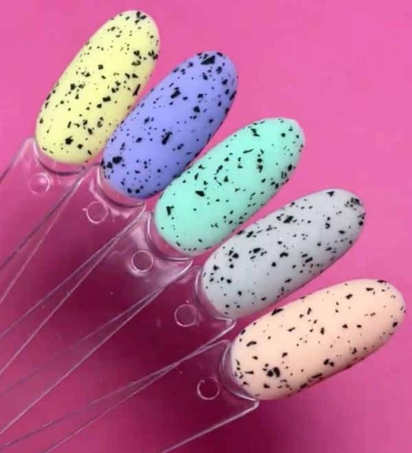 Матовий топ перепелине яйце Lunamoon Black Egg 13мл
