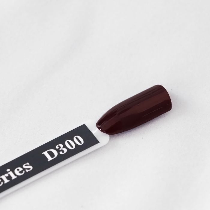 Гель-лак Komilfo Deluxe Series №D300 (чорно-бордовий, емаль), 8 мл