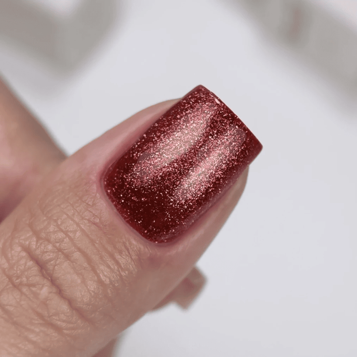 Гель-лак котяче око NAILSOFTHEDAY Cat Eye 06 червоний  світловідбиваючий, 6мл