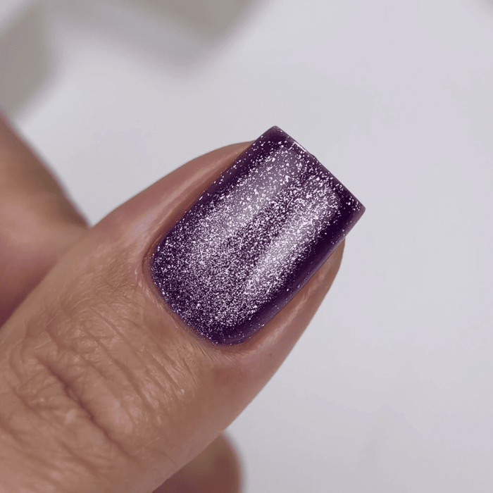 Гель-лак котяче око NAILSOFTHEDAY Cat Eye 04 темно-фіолетовий світловідбиваючий, 6мл