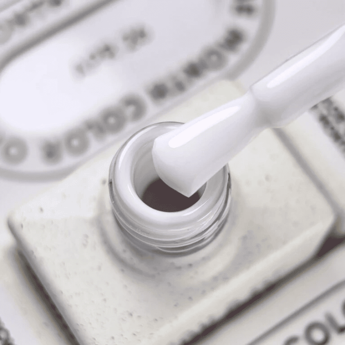 Гель-лак NailsOfTheDay колір місяця April 2026 молочний білий із  рожевою вуаллю, 10мл