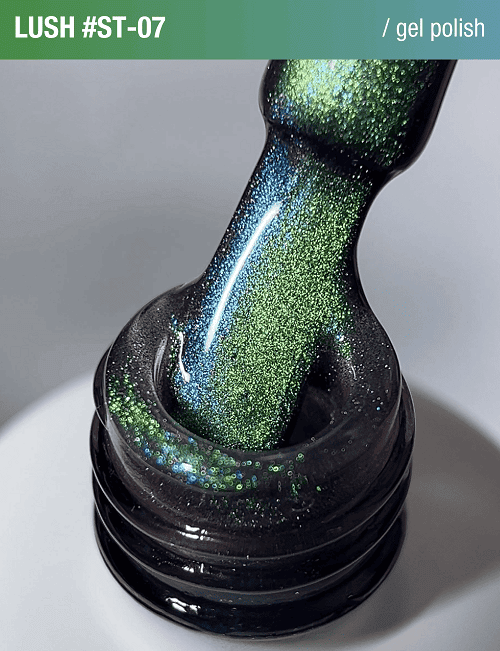 Гель-лак ADORE Satin Cat’s Eye ST-07 зеленый 12мл